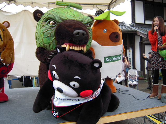 ゆるキャラまつりin彦根でメロン熊大興奮 北海道物産センター夕張店 突然変異で夕張に姿を現した奇跡の生き物 メロン熊 の生息地です